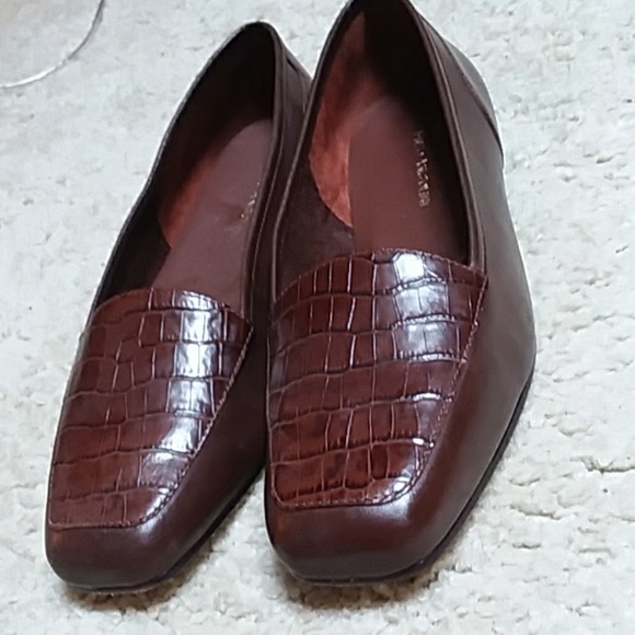 Shoes - Picture 2 of 3